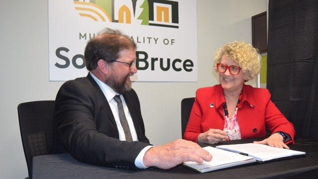 South Bruce signs nuclear waste hosting agreement [Video]