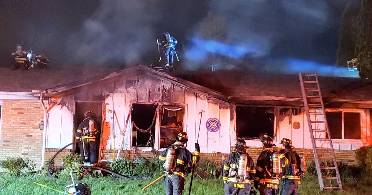 Two men displaced, one injured, in Kenosha house fire [Video]