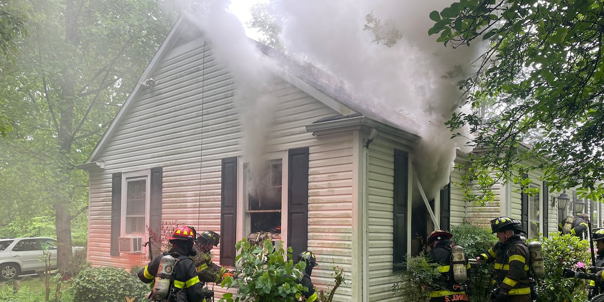 Knoxville Fire Department has to cut holes in house to put out fire, KFD says [Video]
