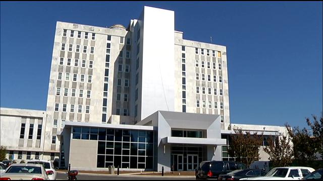 Augusta commissioners to discuss loose panels on Marble Palace [Video]