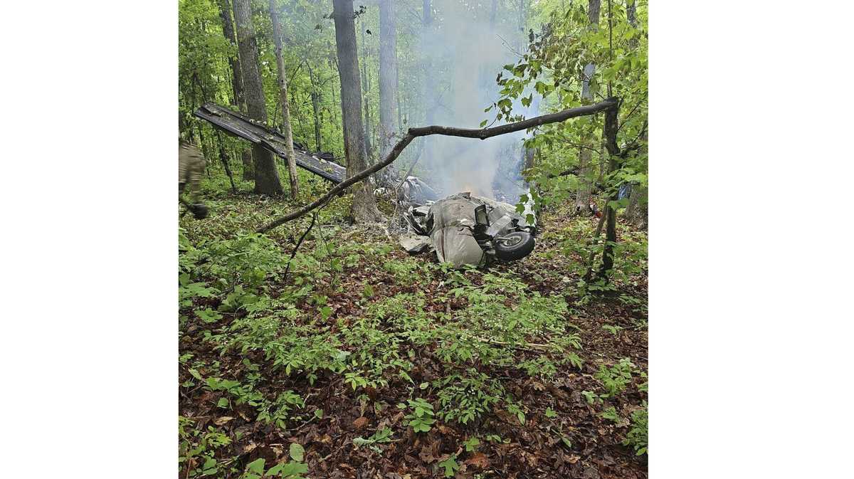 2 killed when plane headed to SC crashes, authorities say [Video]