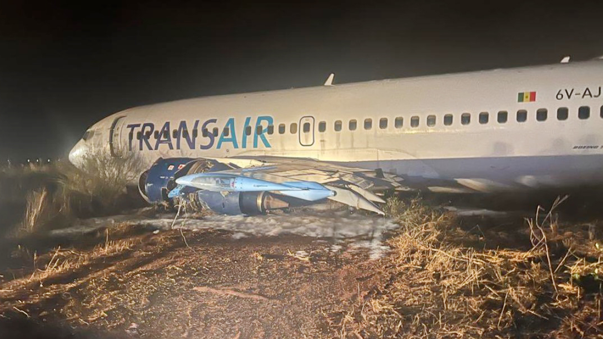 Another Boeing mishap as 737 with 78 onboard skids off runway & wing bursts into flames at Senegal’s Dakar airport [Video]
