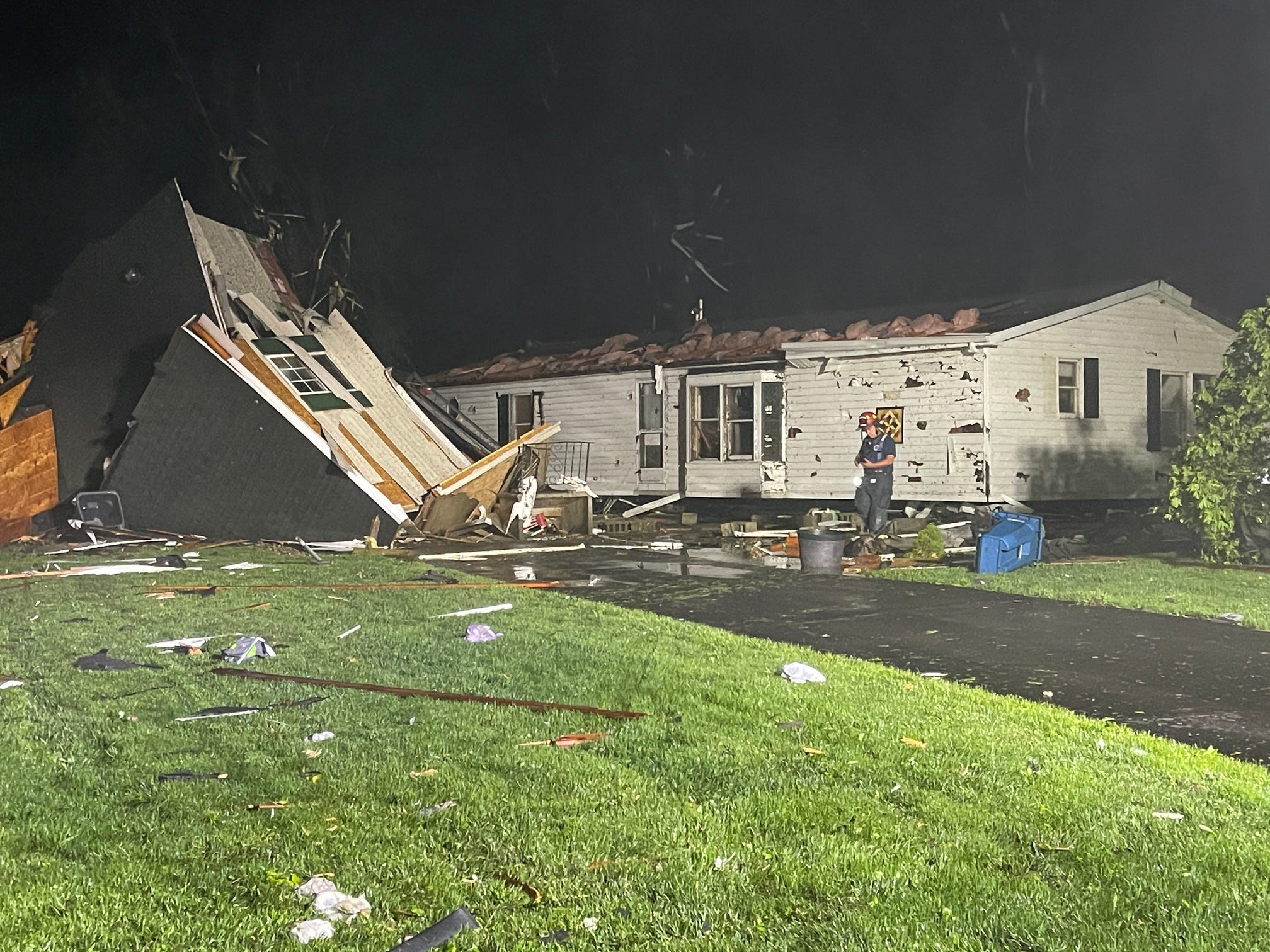 State of emergency after tornadoes strike West Michigan [Video]