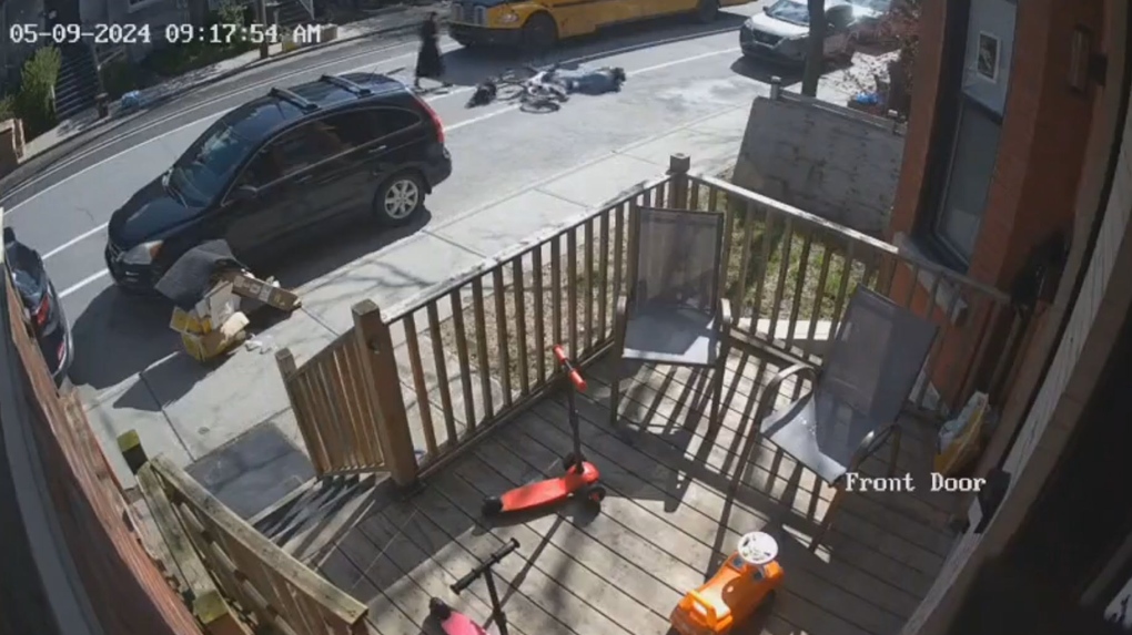 Child hit by cyclist crossing the street to catch school bus in the Plateau [Video]