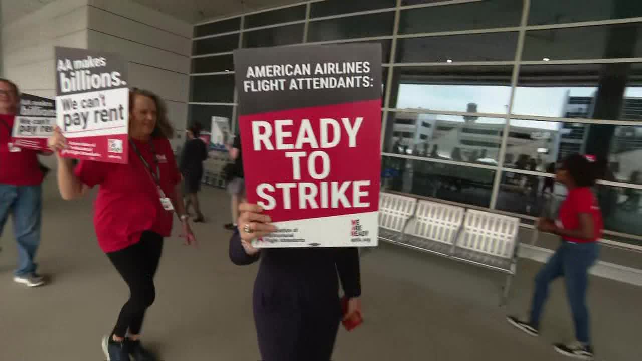 American Airlines flight attendants picket at DFW Airport [Video]