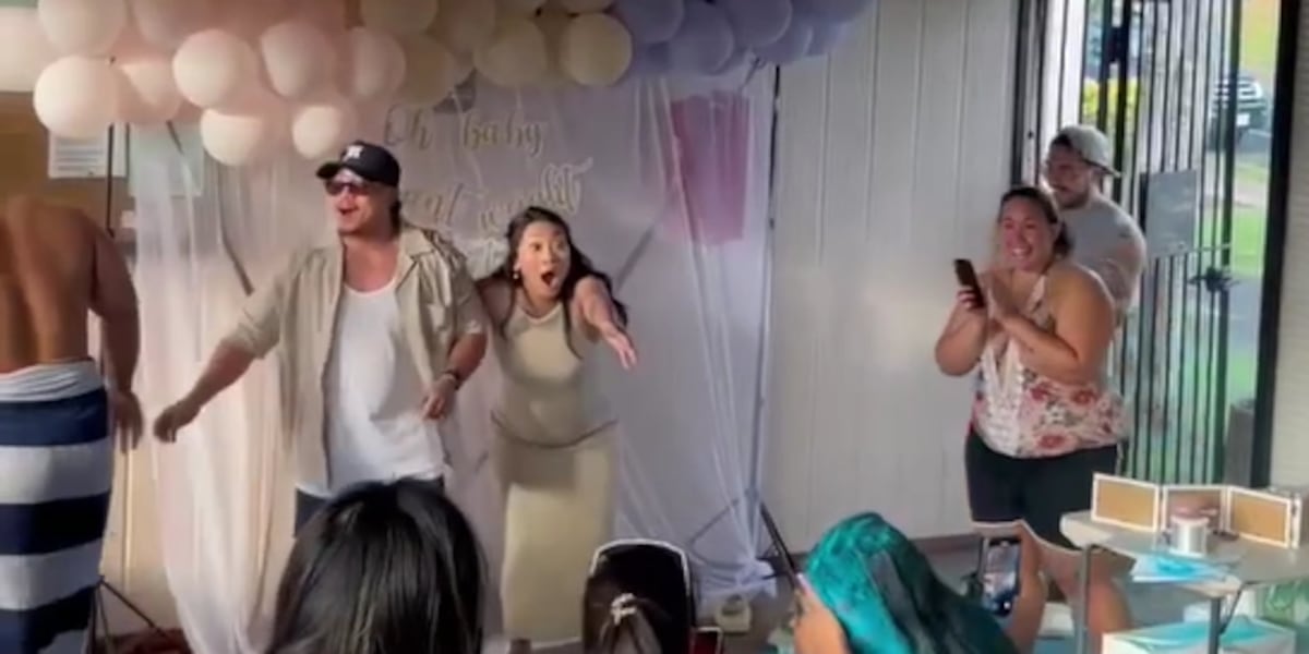 Gender reveal has shocking outcome [Video]