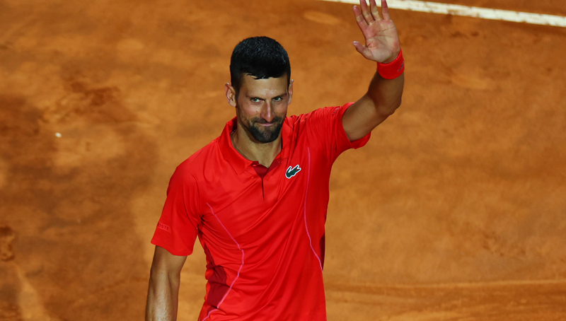 Novak Djokovic Struck in Head By Fans Water Bottle, Needs Medical Attention at Italian Open | Novak Djokovic [Video]