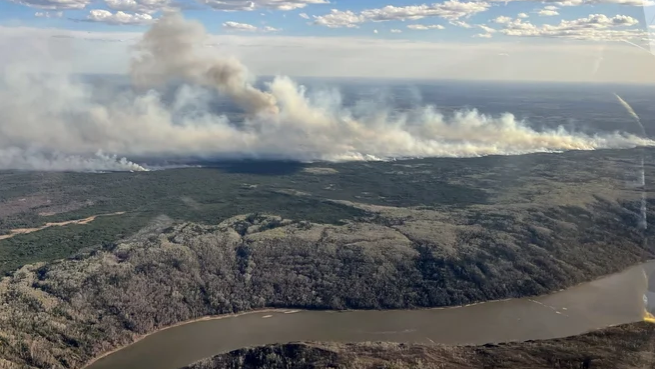 Wildfire burning near Fort McMurray [Video]