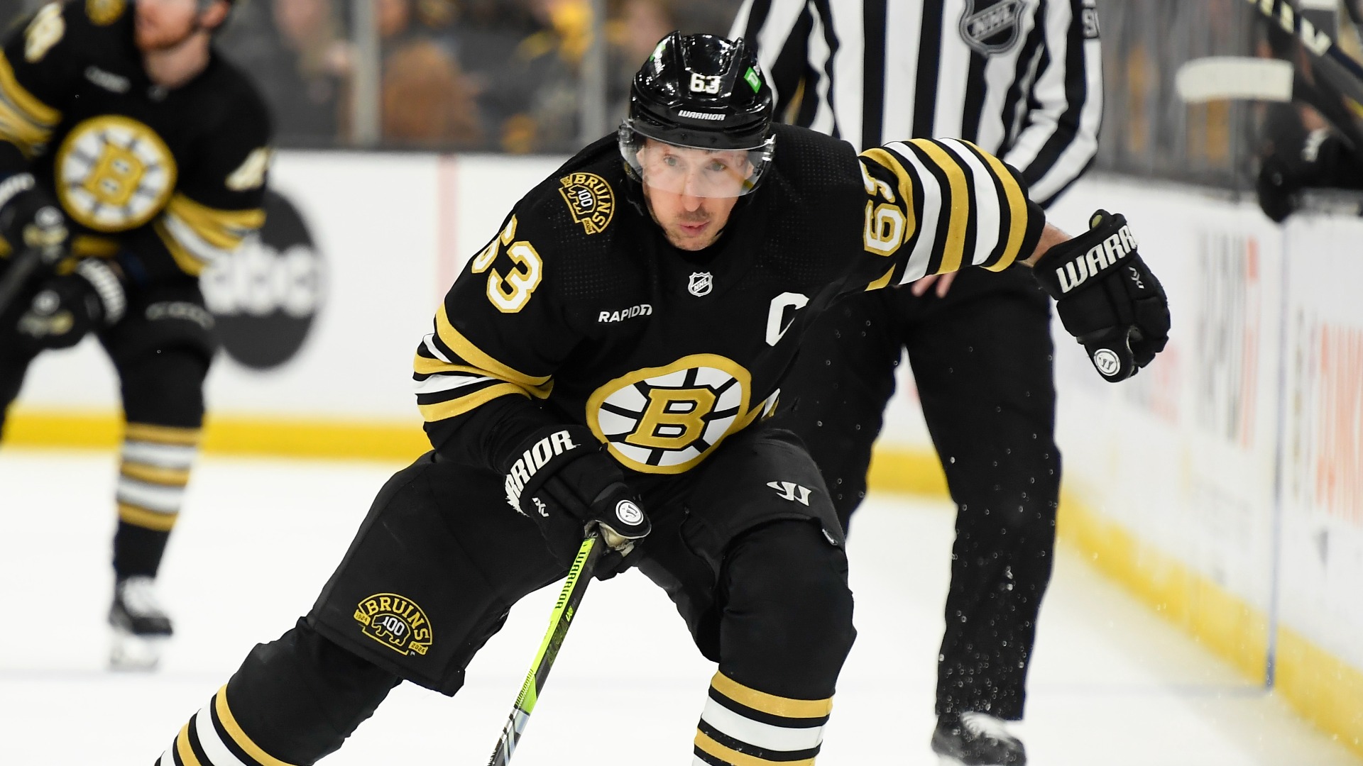 Bruins’ Brad Marchand Leaves Game 3 Vs. Panthers With Upper-Body Injury [Video]