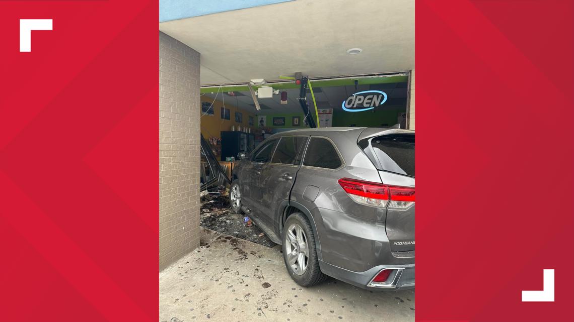 Car crashes into ice cream shop in Odessa leaving three students and two adults injured [Video]
