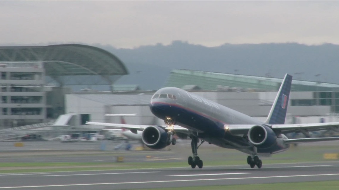 Senate passes bill improving air safety, service for travelers before FAA law expires [Video]