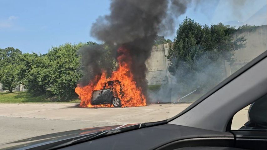 Vehicle catches fire on I-12 East before Airline Highway; right lane temporarily blocked [Video]