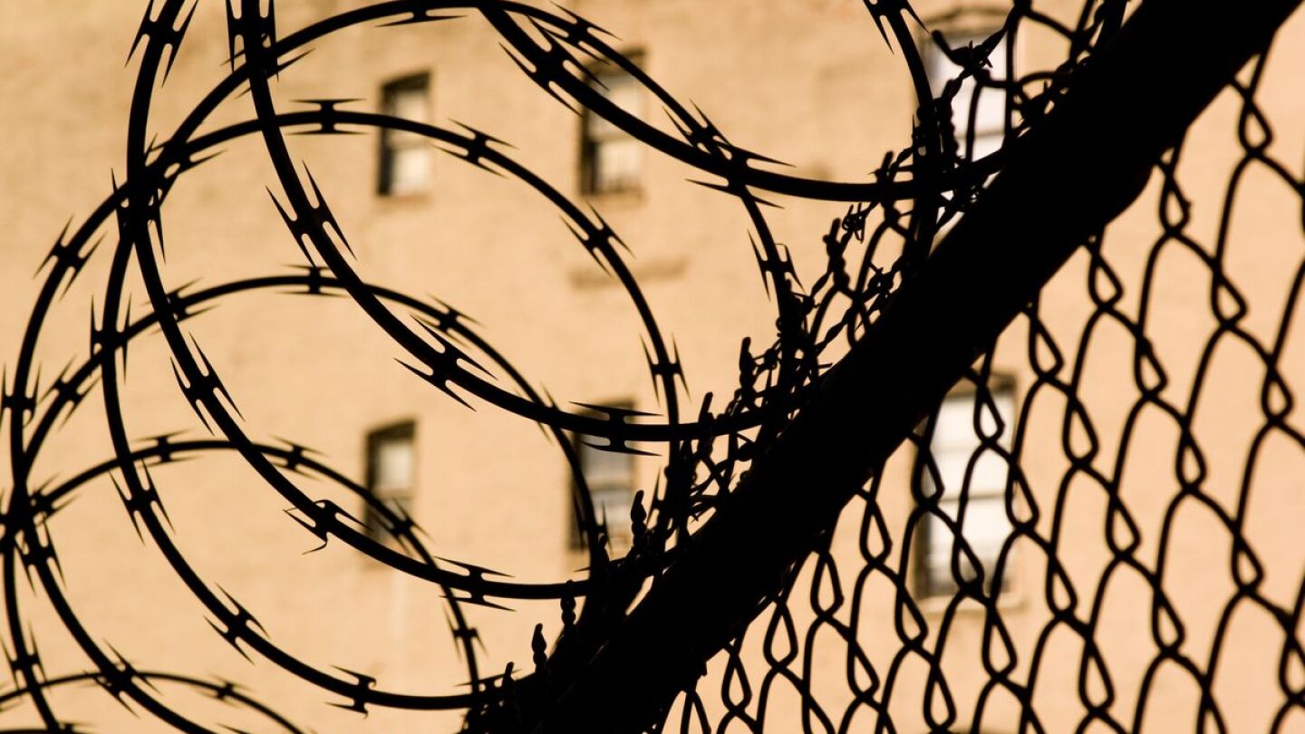 2 inmates killed, multiple injured in disturbance at Okla. prison [Video]