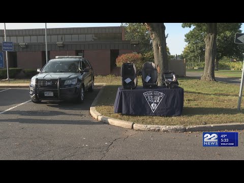 Massachusetts State Police hosts car seat safety checks [Video]