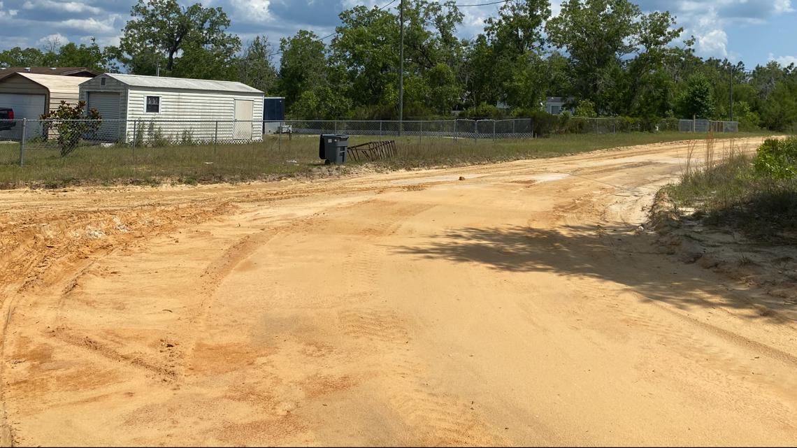 Putnam County locals worry about unpaved roads [Video]