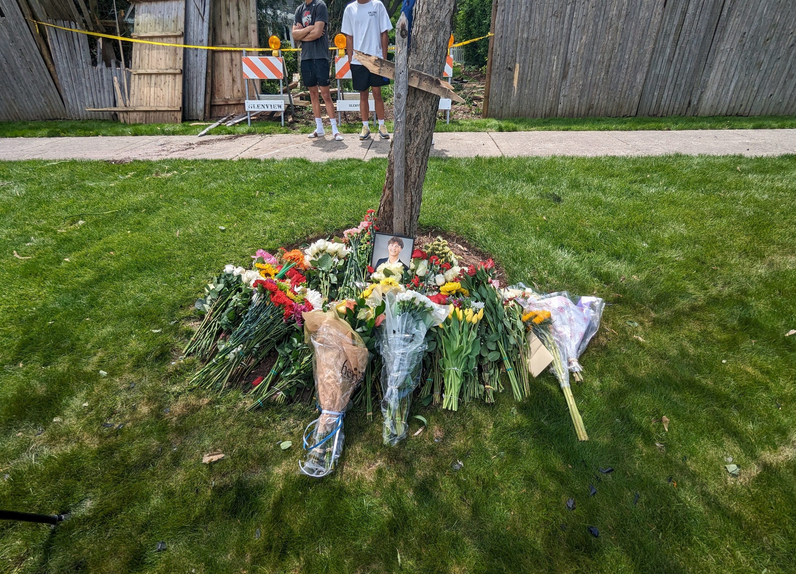 Community in mourning over Glenview teens death in crash [Video]