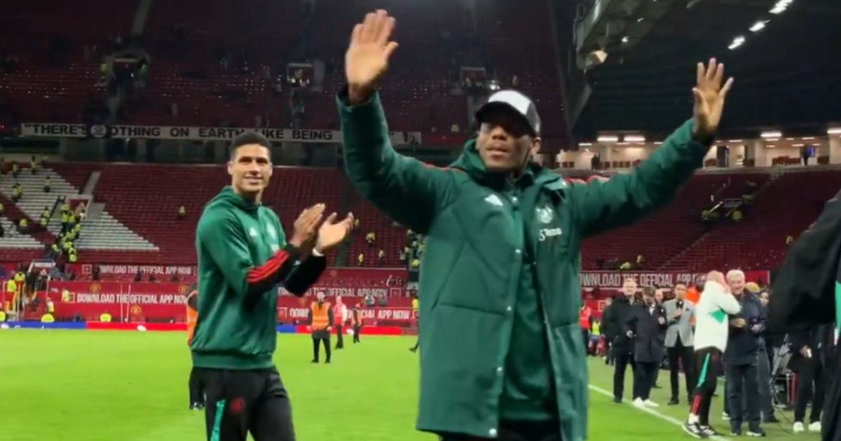 Raphael Varane and Anthony Martial wave emotional goodbye to Man Utd fans | Football [Video]