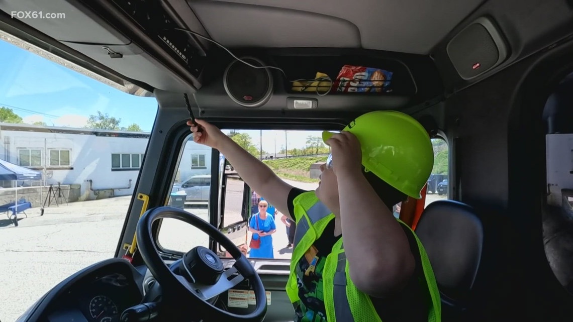 Conn. 10-year-old given birthday wish to be garbage man for a day [Video]