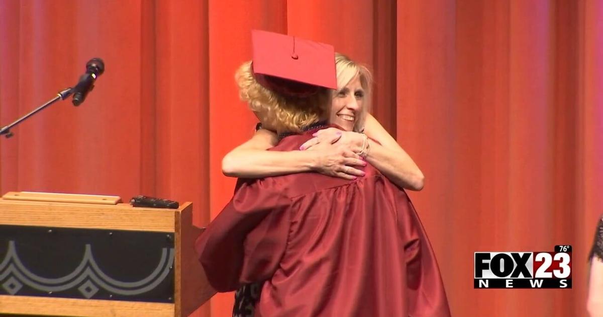 Barnsdall High School seniors graduate nearly two weeks after deadly tornado leveled parts of the town | News [Video]