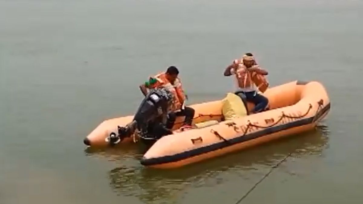 Bihar: Two Missing As Boat Carrying Farmers Capsizes In Ganga River, Search Op Underway [Video]