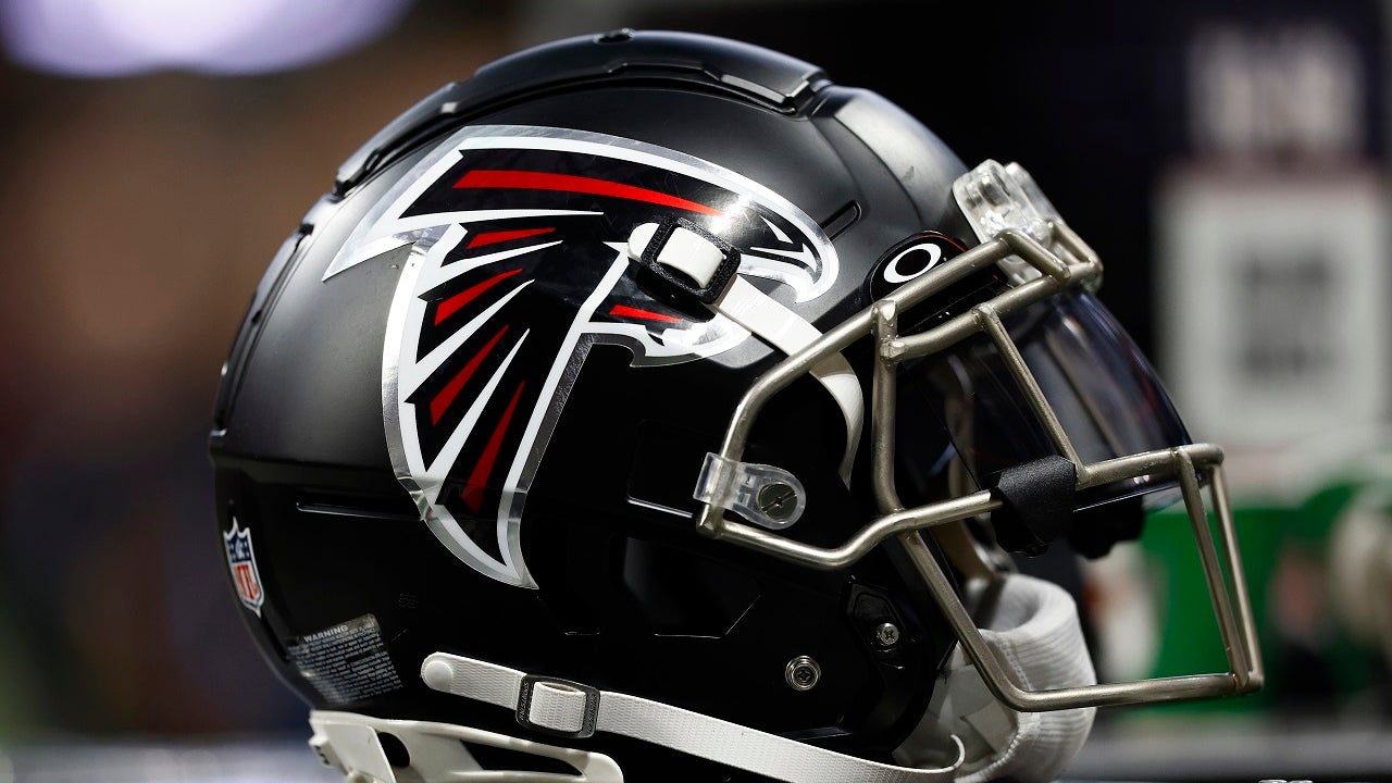 Falcons training camp at IBM Field closed, fans invited to offsite practices [Video]