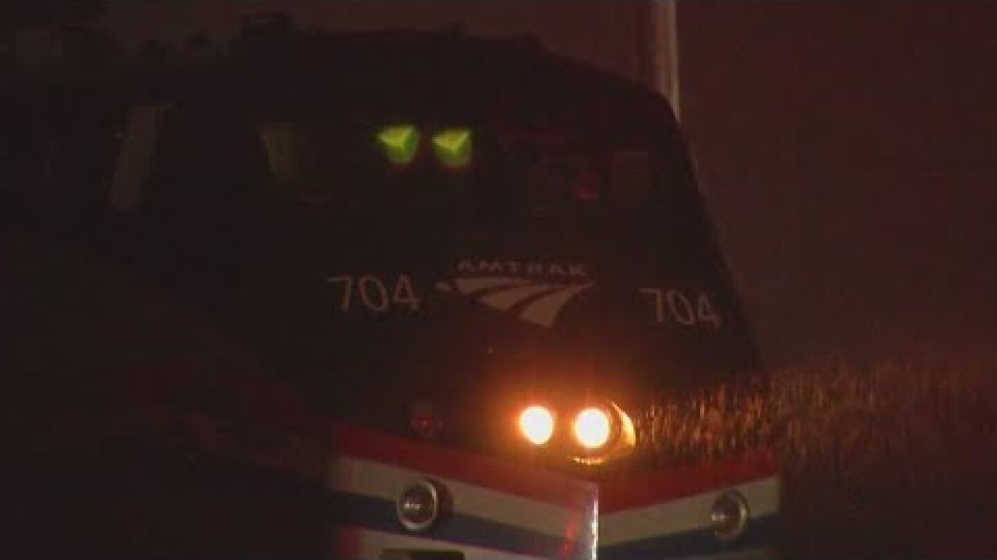 3 dead in N.Y. Amtrak train, pickup truck collision [Video]