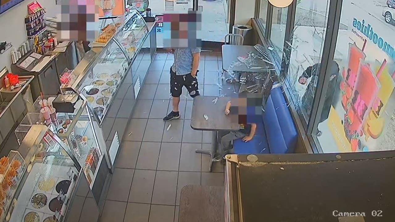 Man shatters glass window on kid at San Jose ice cream shop [Video]
