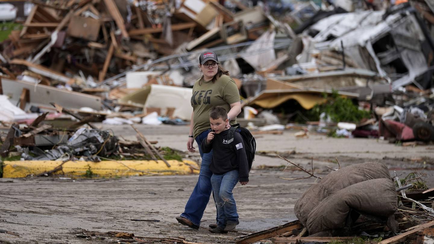 Deadly tornadoes sweep through Iowa, leaving homes and businesses in Greenfield destroyed  WHIO TV 7 and WHIO Radio [Video]