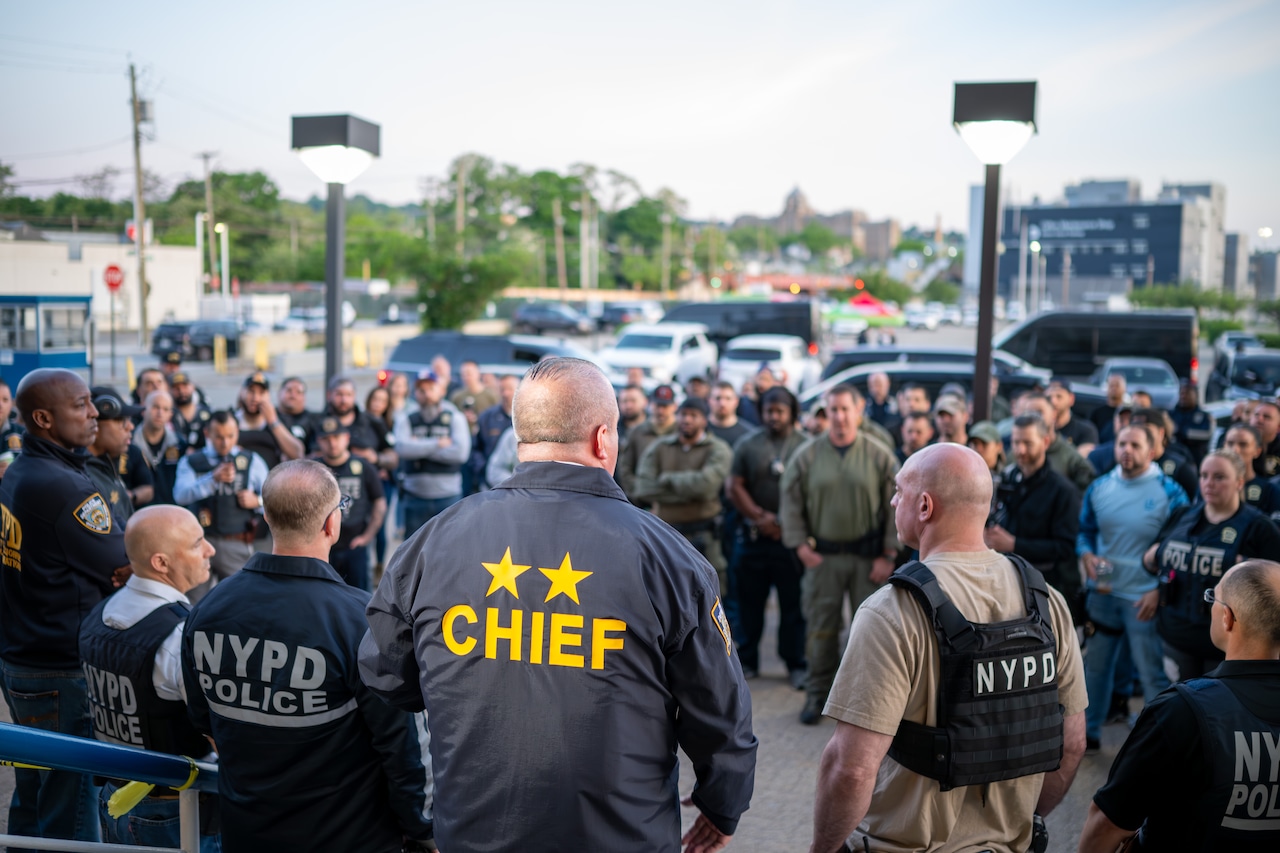 Some of NYPDs best from across city tapped for impressive 125-officer strong Staten Island raid [Video]