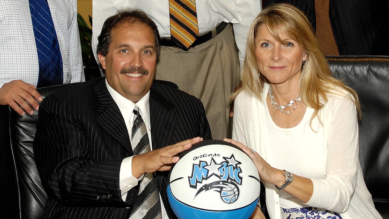 Former NBA coach Stan Van Gundy reveals wifes cause of death nearly a year after unexpected passing [Video]