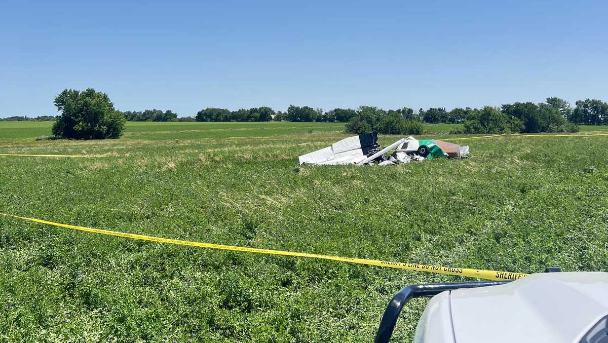 Seven people treated after plane crash near Butler Memorial Airport [Video]