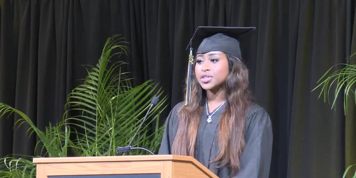 Student speaker dedicates inspirational speech to her father, who immigrated from East Africa. [Video]