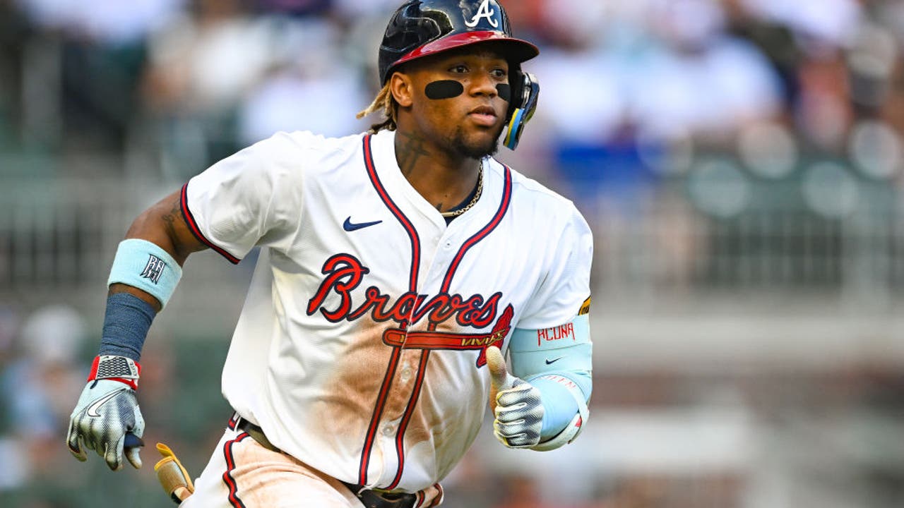 Acua departs with torn ACL as Sale, Braves top Pirates 8-1 [Video]