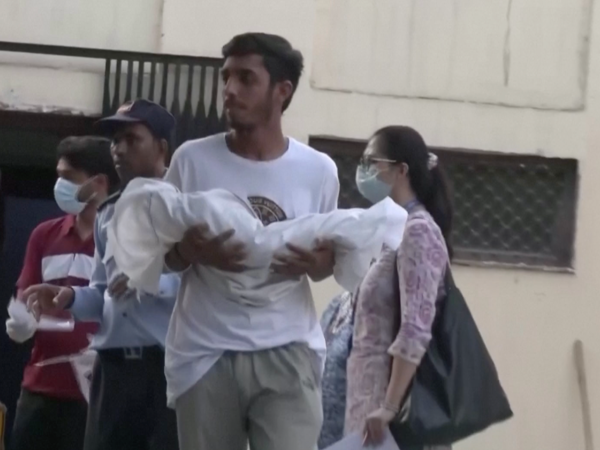 Parents collect their babies who died in New Delhi fire | Infrastructure [Video]