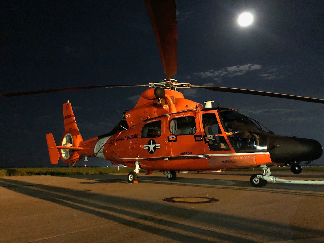 Coast Guard rescues 2 overdue kayakers from island in Saginaw Bay [Video]