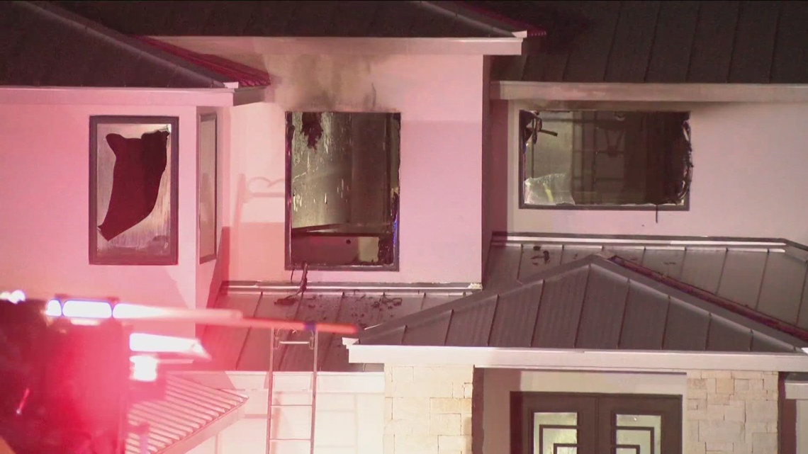 Two firefighters injured in house fire west of Austin [Video]