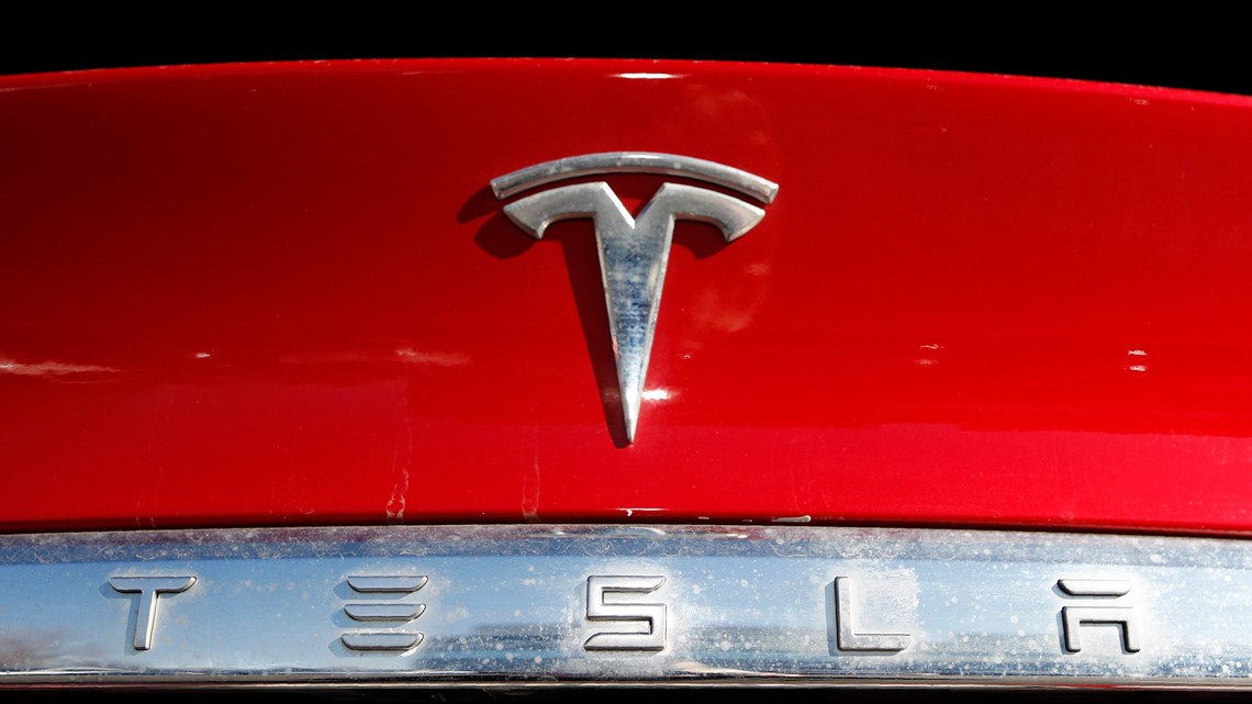 Tesla recalls 125,000 vehicles over seat belt warning alerts [Video]