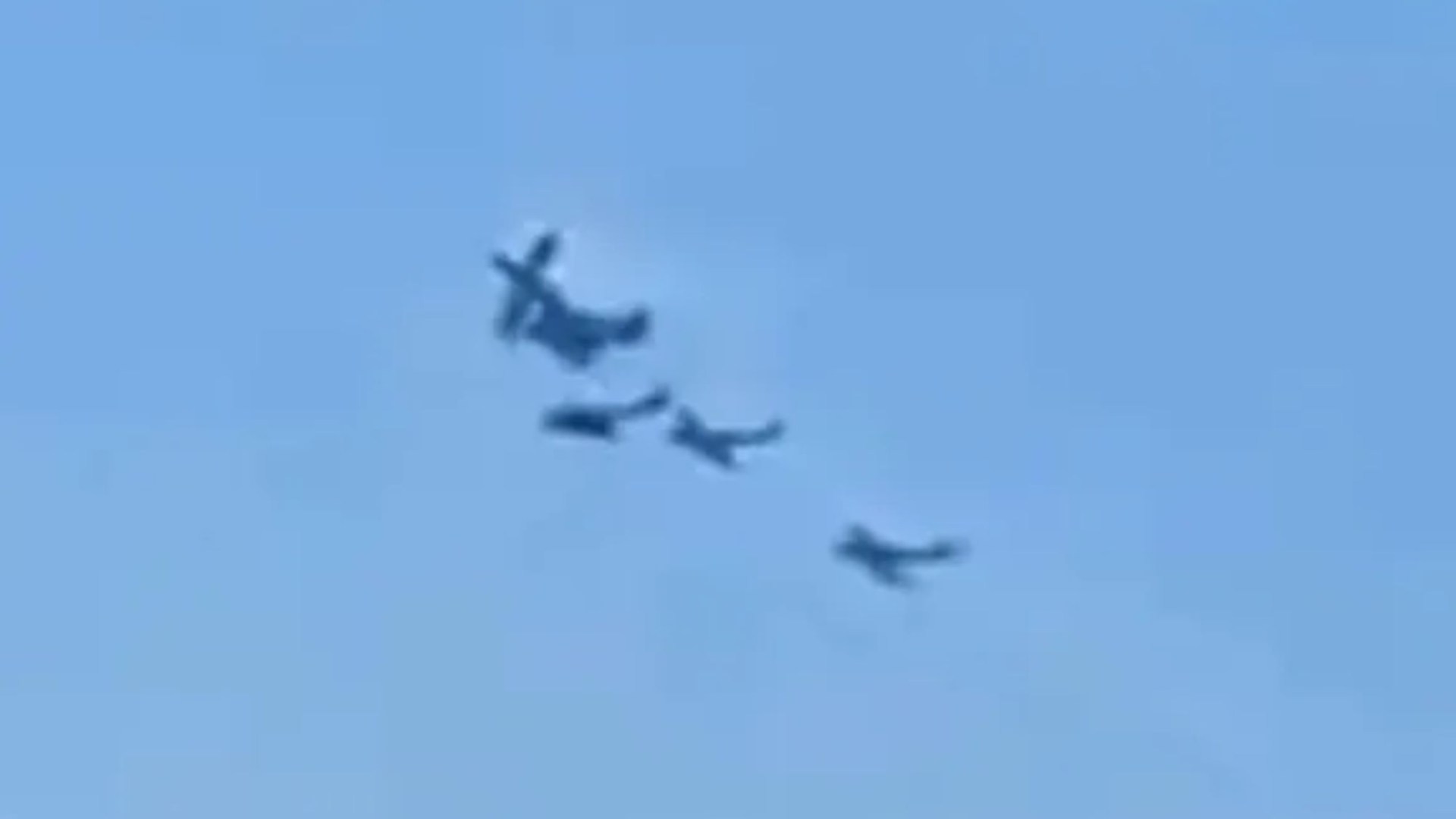 At least one killed as two stunt planes crash mid-air in front of horrified onlookers at Portugal’s Beja Air Show [Video]