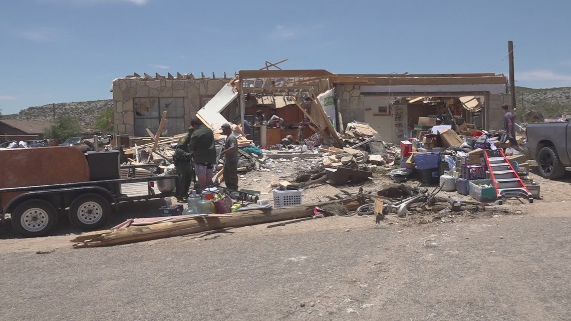Tornado in Sanderson brings community together [Video]