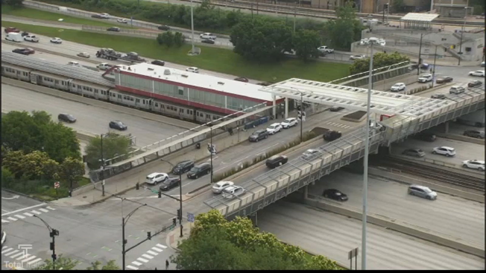 CTA Red Line train service disrupted at 35th Street on South Side [Video]