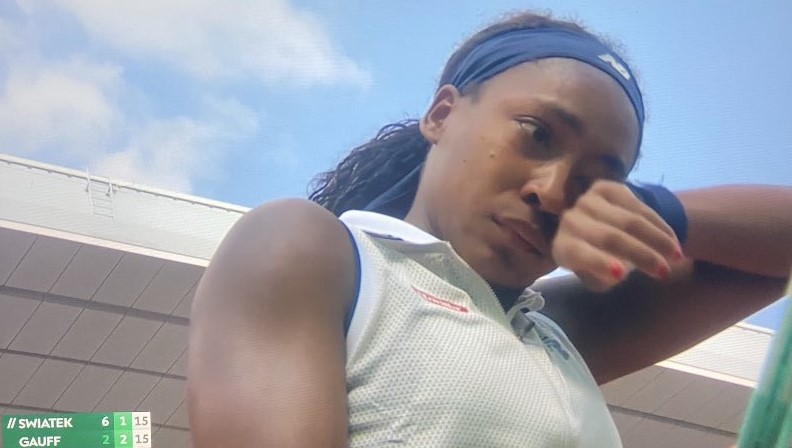 Coco Gauff breaks down crying at French Open after getting into tense argument and quickly leaves court after frustrating loss [Video]