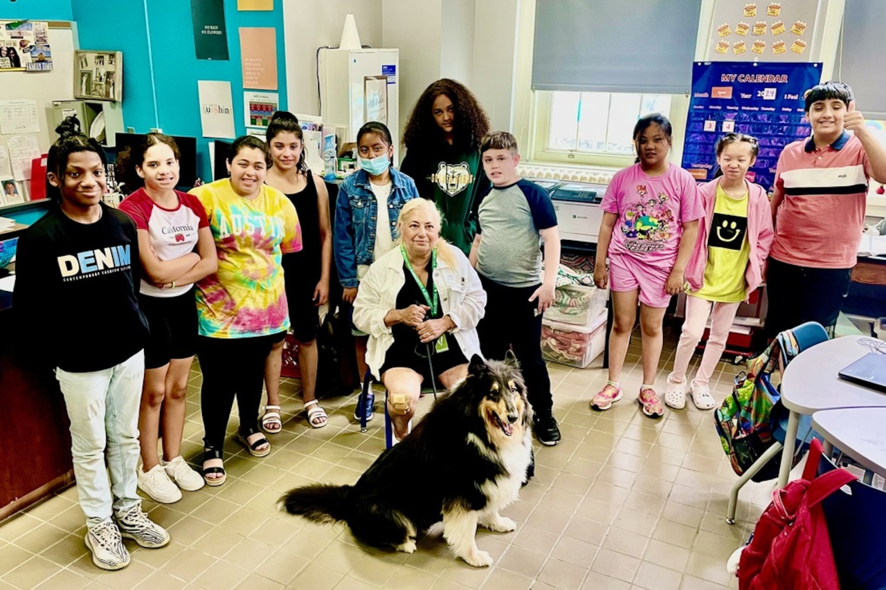 Staten Island students look forward to the dog days  and thats a good thing. Meet Lacie the therapy dog! [Video]