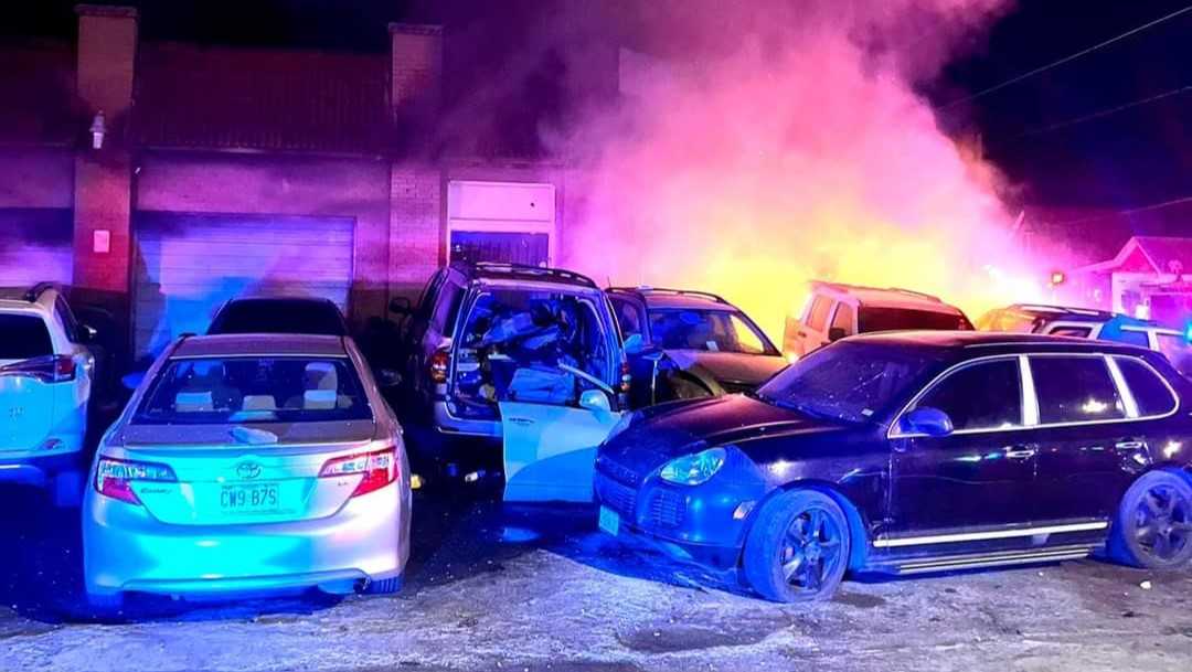 Fire engulfs Kansas City auto body shop, owner suspects foul play [Video]