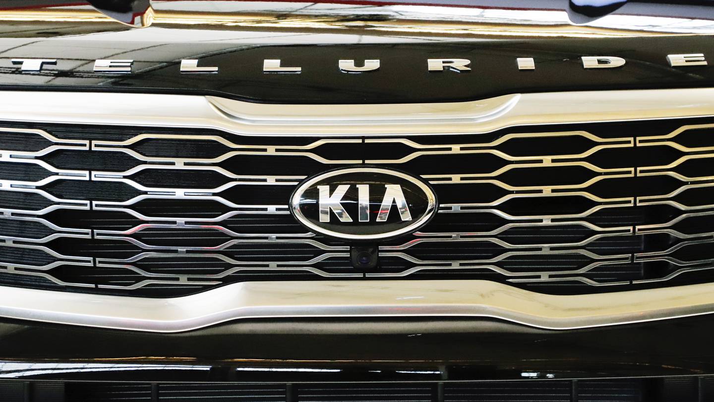 Kia recalls nearly 463,000 Telluride SUVs due to fire risk, urges impacted consumers to park outside  WHIO TV 7 and WHIO Radio [Video]