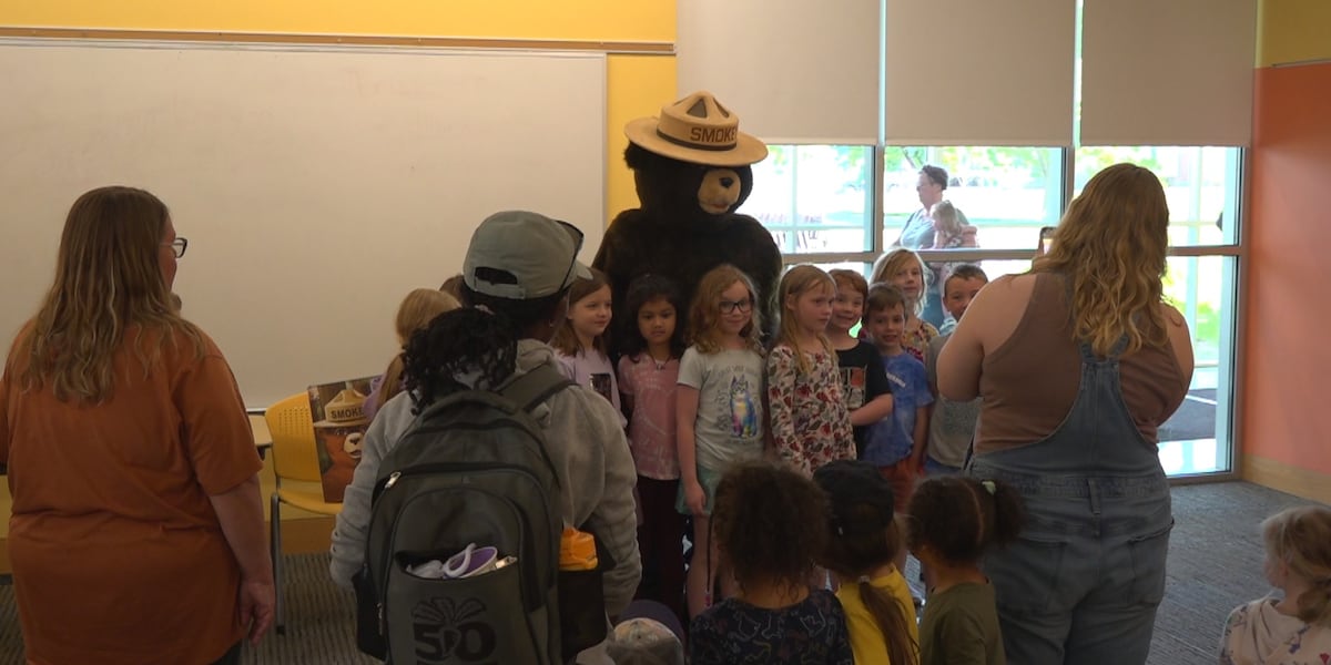 Smokey Bear Drops by Fargo Public Library [Video]