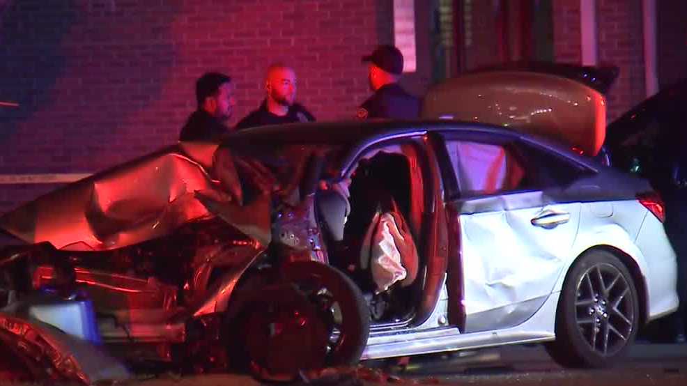Driver dead, passengers injured in single-vehicle crash into pole [Video]