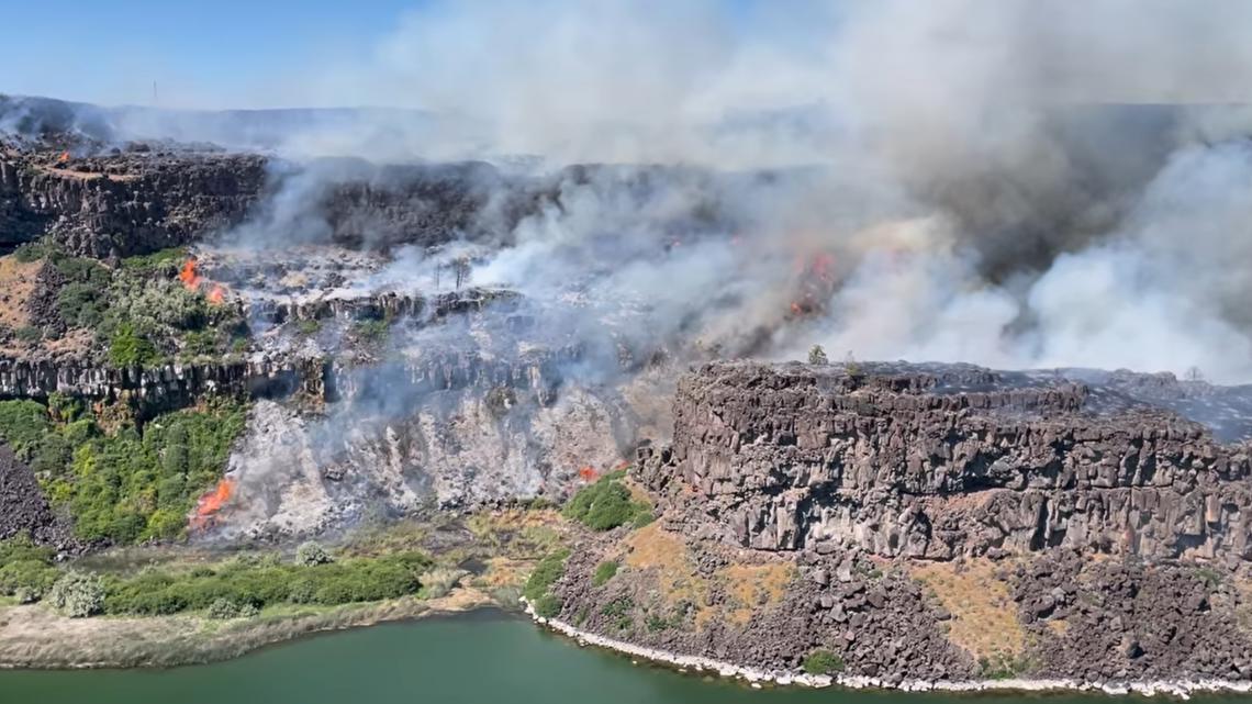 Brush fire burning at Devil’s Corral in Twin Falls [Video]