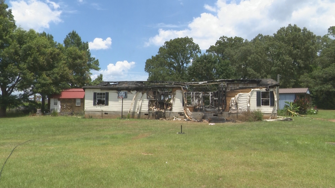 Central Georgia community supports family who lost home in fire [Video]