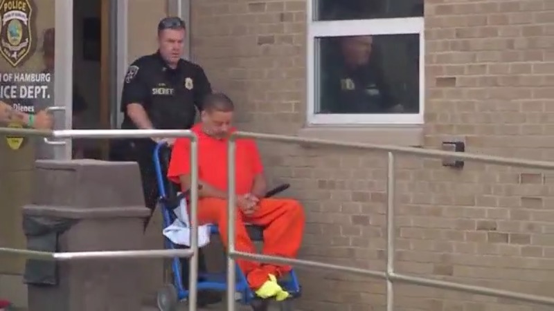 Man charged in crash that killed 8-year-old pleads not guilty [Video]