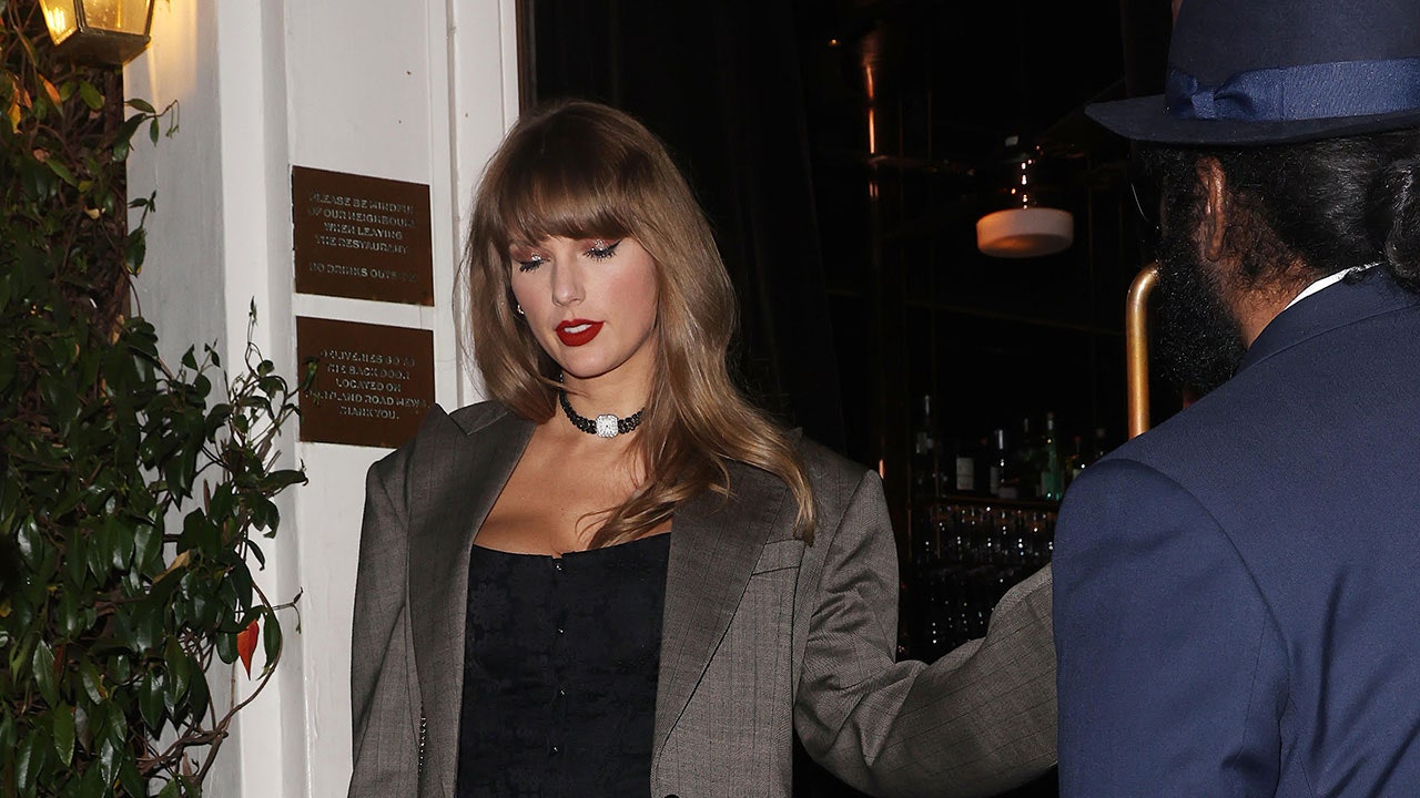 Taylor Swift Has Officially Inducted Kate Moss Into Her Squad [Video]